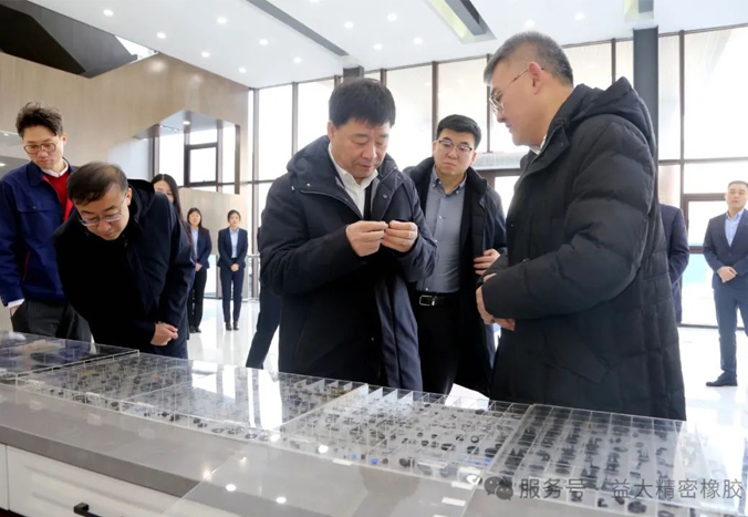 益大橡胶 | 金普新区管委会主任吕东升一行领导走访调研新区青年企业，助力益大精密橡胶创新发展