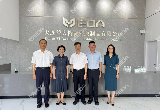民建中央副主席洪慧民莅临大连益大精密橡胶调研指导